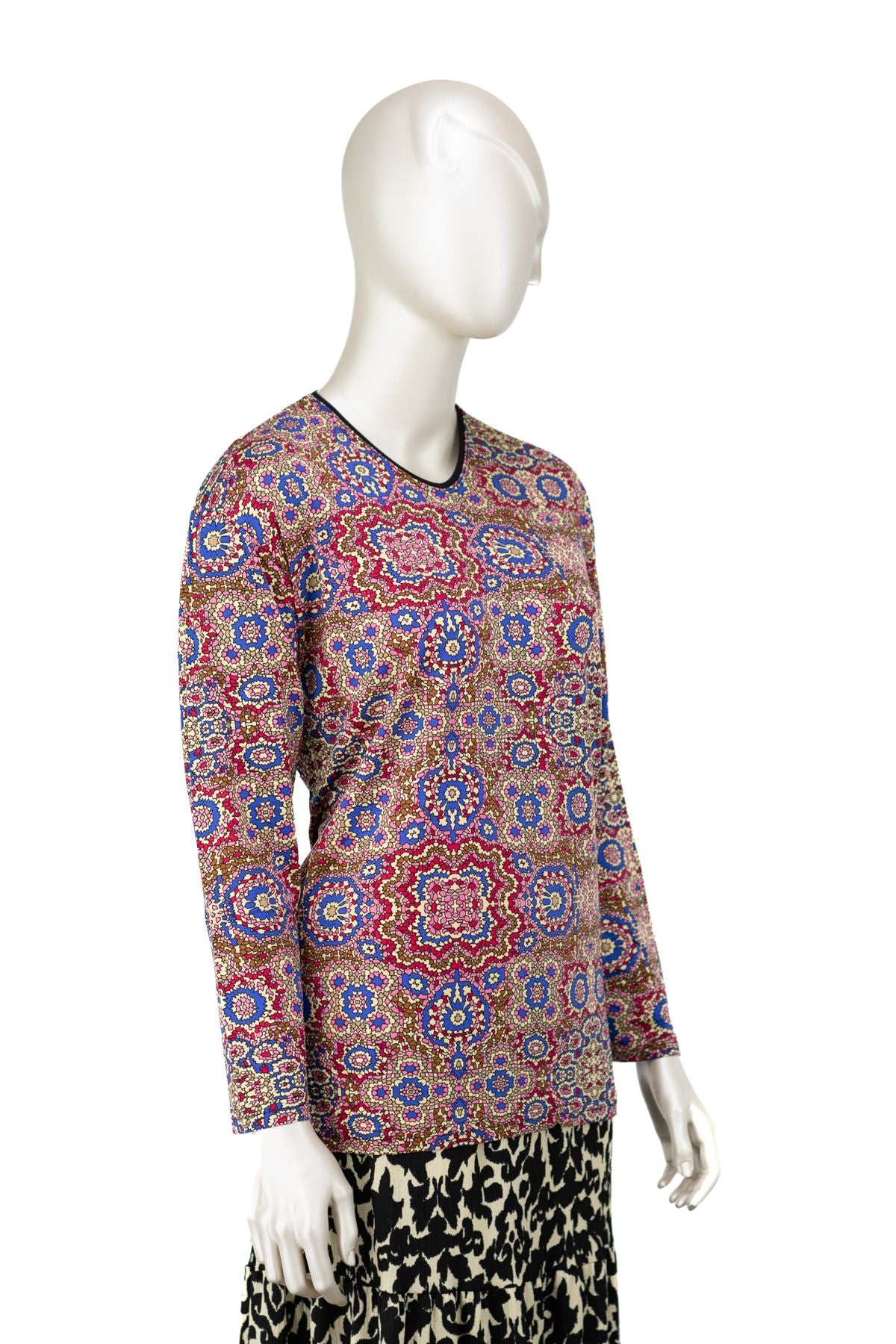 Kadın Turlu Viskon Penye Kumaş Anne Bluz Manolya Desenli Uzun Kollu Tam Kalıp Likralı